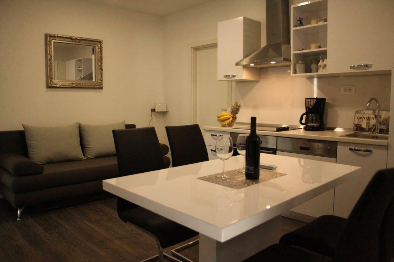 Apartment Apartments Holiday Baska Voda *