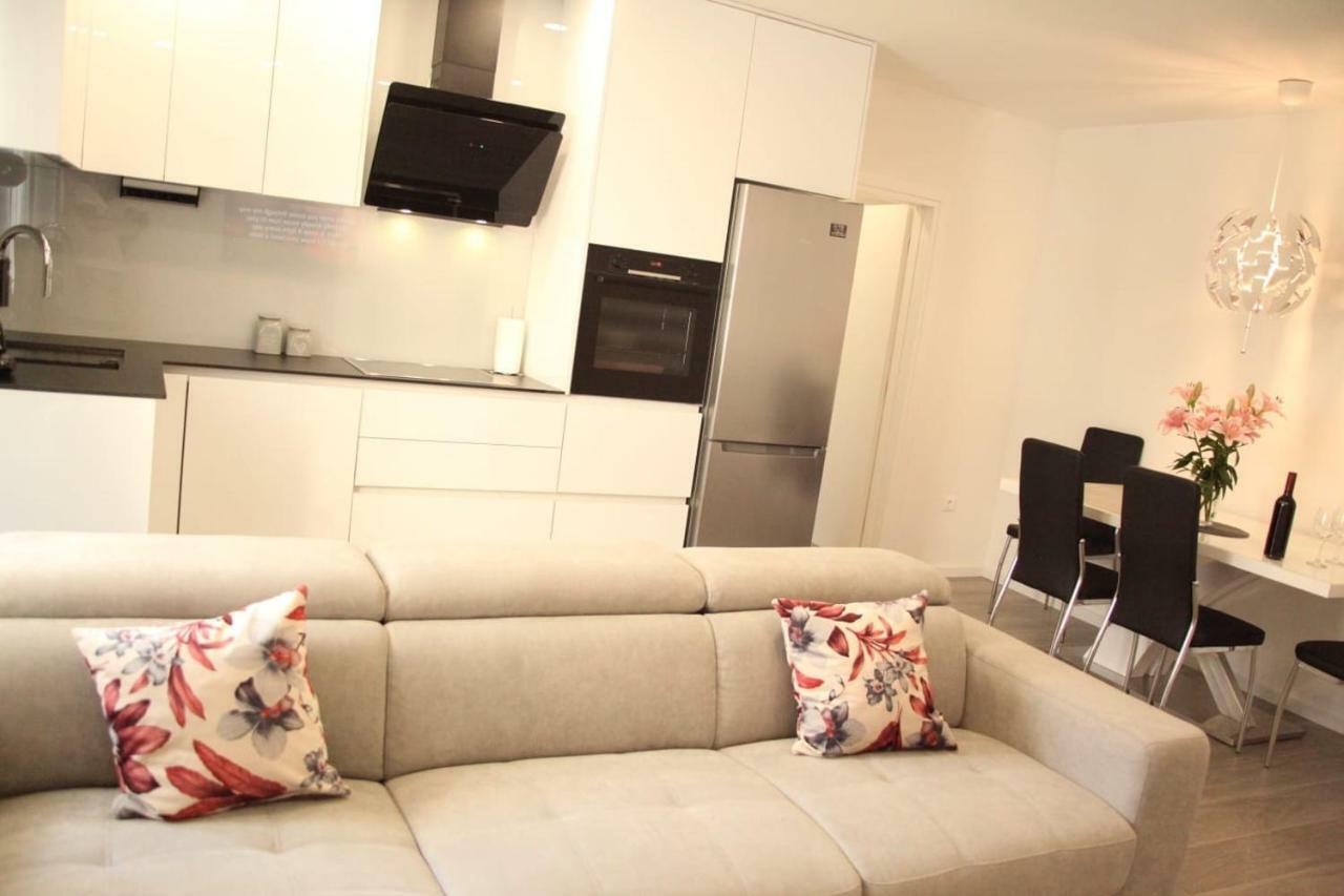 Apartments Holiday Baska Voda Baska Voda