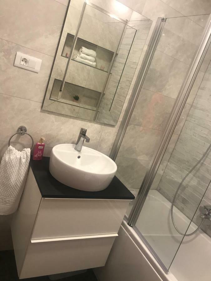 Apartments Holiday Baska Voda